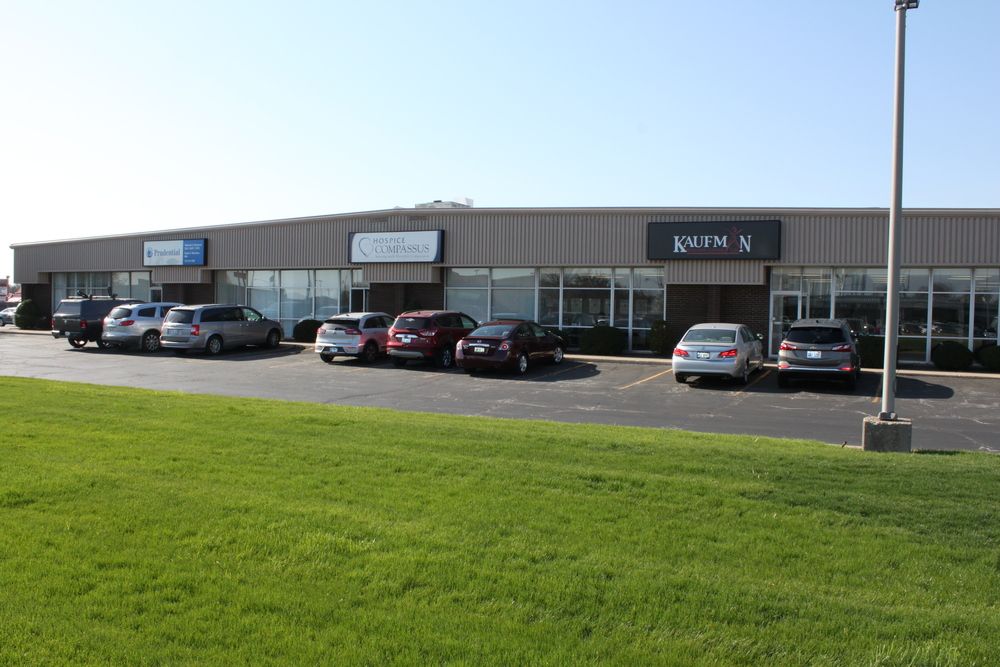 2000 W Pioneer Pkwy, Peoria, IL 61615